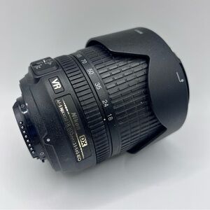 Nikon AF-S DX Nikkor 18-105mm f3.5-5.6G ED VR Zoom Lens w/Hood, Front Lense Cap